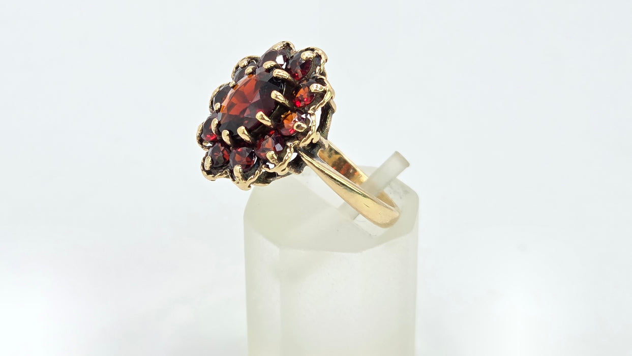 Vintage: 9ct Yellow Gold Garnet Flower Head Cluster Ring — From 1975