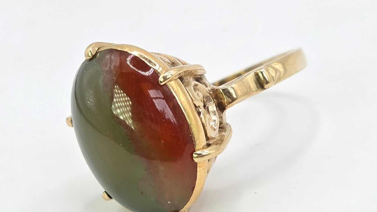 Vintage: 9ct Yellow Gold Green & Red Agate Signet Ring — From 1979