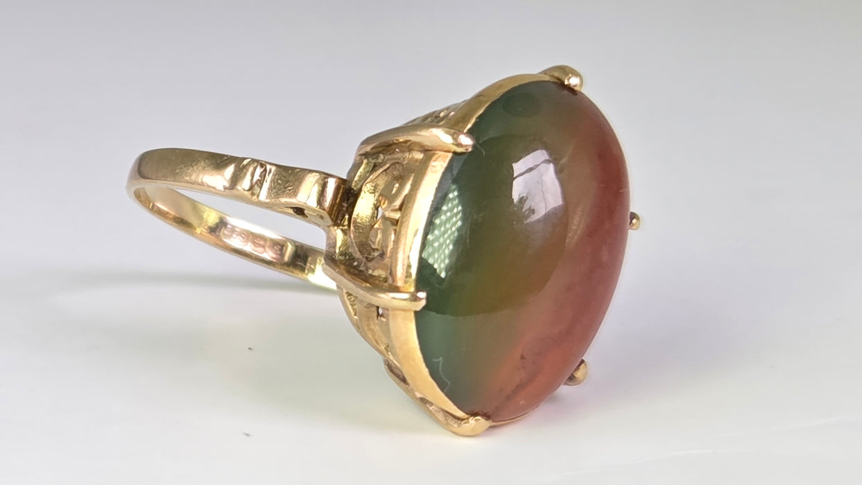 Vintage: 9ct Yellow Gold Green & Red Agate Signet Ring — From 1979
