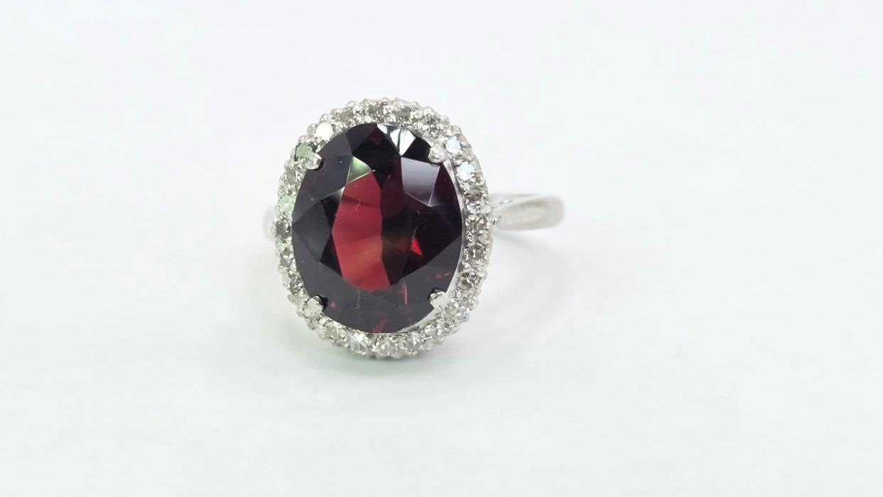 Vintage: 18ct White Gold & Platinum Garnet & Diamond Oval Cluster Ring — 5.50ct Garnet, 0.24ct Diamonds