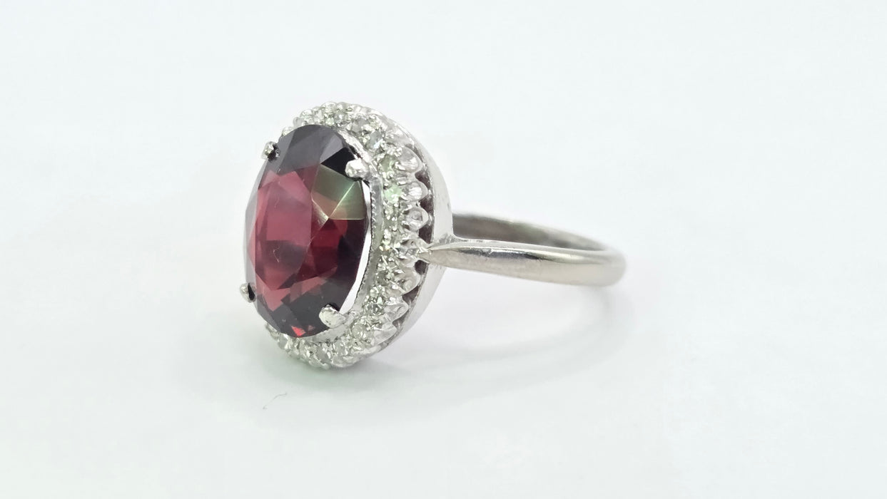 Vintage: 18ct White Gold & Platinum Garnet & Diamond Oval Cluster Ring — 5.50ct Garnet, 0.24ct Diamonds