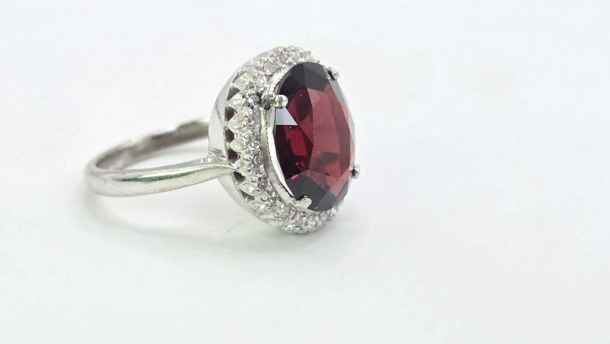 Vintage: 18ct White Gold & Platinum Garnet & Diamond Oval Cluster Ring — 5.50ct Garnet, 0.24ct Diamonds