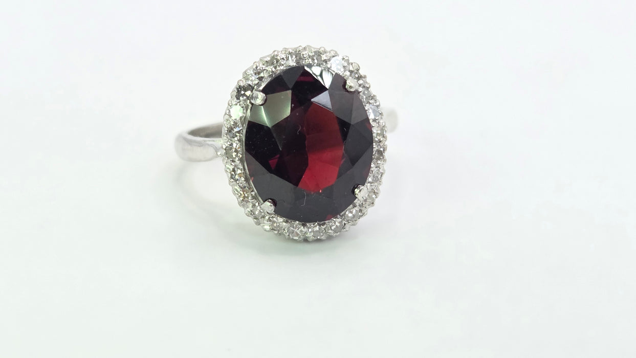Vintage: 18ct White Gold & Platinum Garnet & Diamond Oval Cluster Ring — 5.50ct Garnet, 0.24ct Diamonds