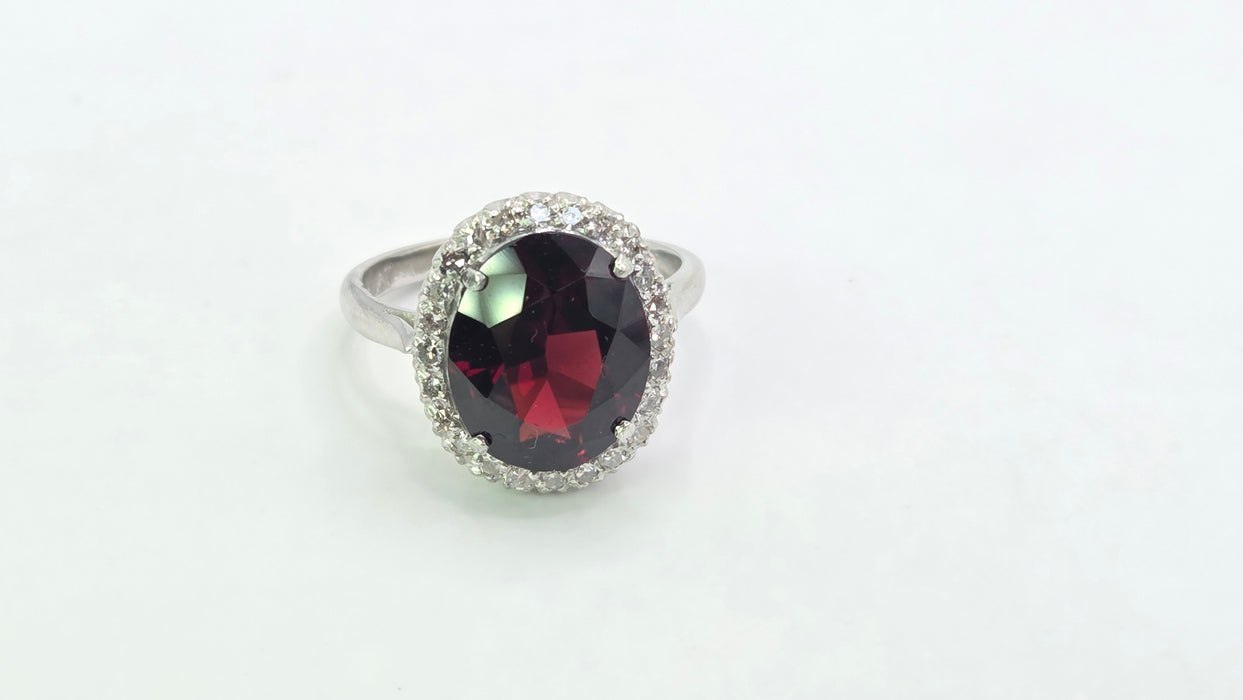 Vintage: 18ct White Gold & Platinum Garnet & Diamond Oval Cluster Ring — 5.50ct Garnet, 0.24ct Diamonds