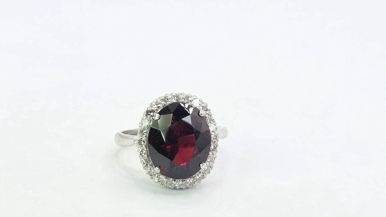 Vintage: 18ct White Gold & Platinum Garnet & Diamond Oval Cluster Ring — 5.50ct Garnet, 0.24ct Diamonds