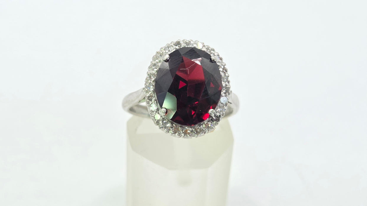 Vintage: 18ct White Gold & Platinum Garnet & Diamond Oval Cluster Ring — 5.50ct Garnet, 0.24ct Diamonds