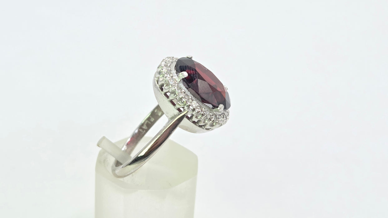 Vintage: 18ct White Gold & Platinum Garnet & Diamond Oval Cluster Ring — 5.50ct Garnet, 0.24ct Diamonds