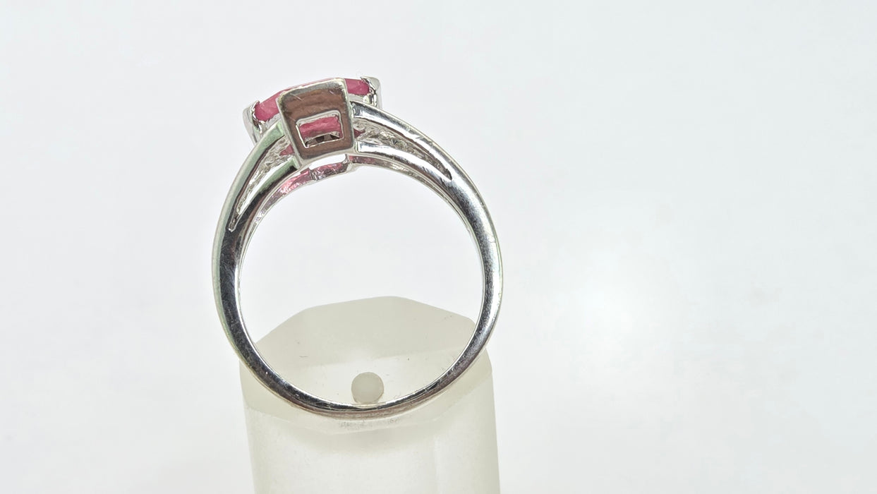 Vintage: 9ct White Gold Ruby & Diamond Ring