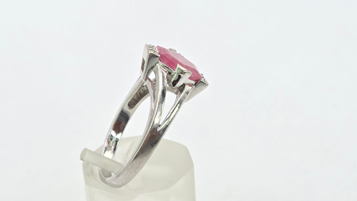 Vintage: 9ct White Gold Ruby & Diamond Ring