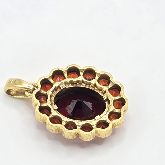 Vintage: 8ct Yellow Gold Garnet Cluster Pendant
