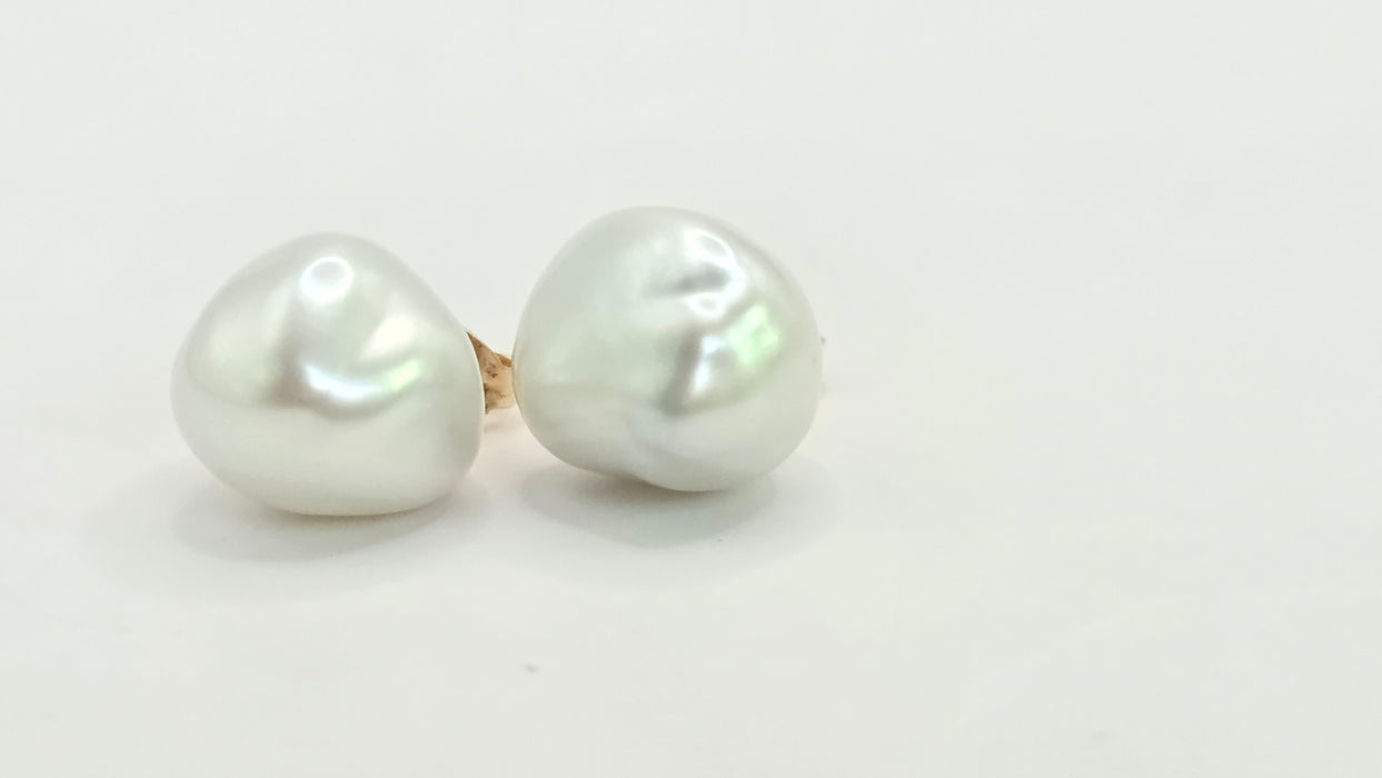 Vintage: 9ct Yellow Gold Baroque Pearl Stud Earrings