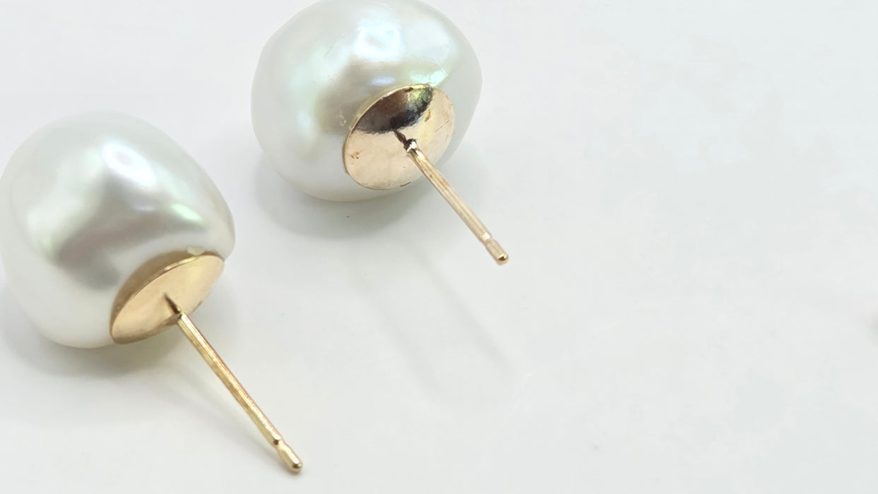 Vintage: 9ct Yellow Gold Baroque Pearl Stud Earrings