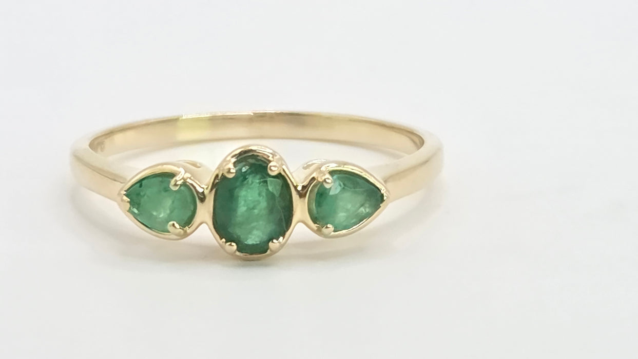 Vintage: 9ct Yellow Gold Emerald Trilogy Ring