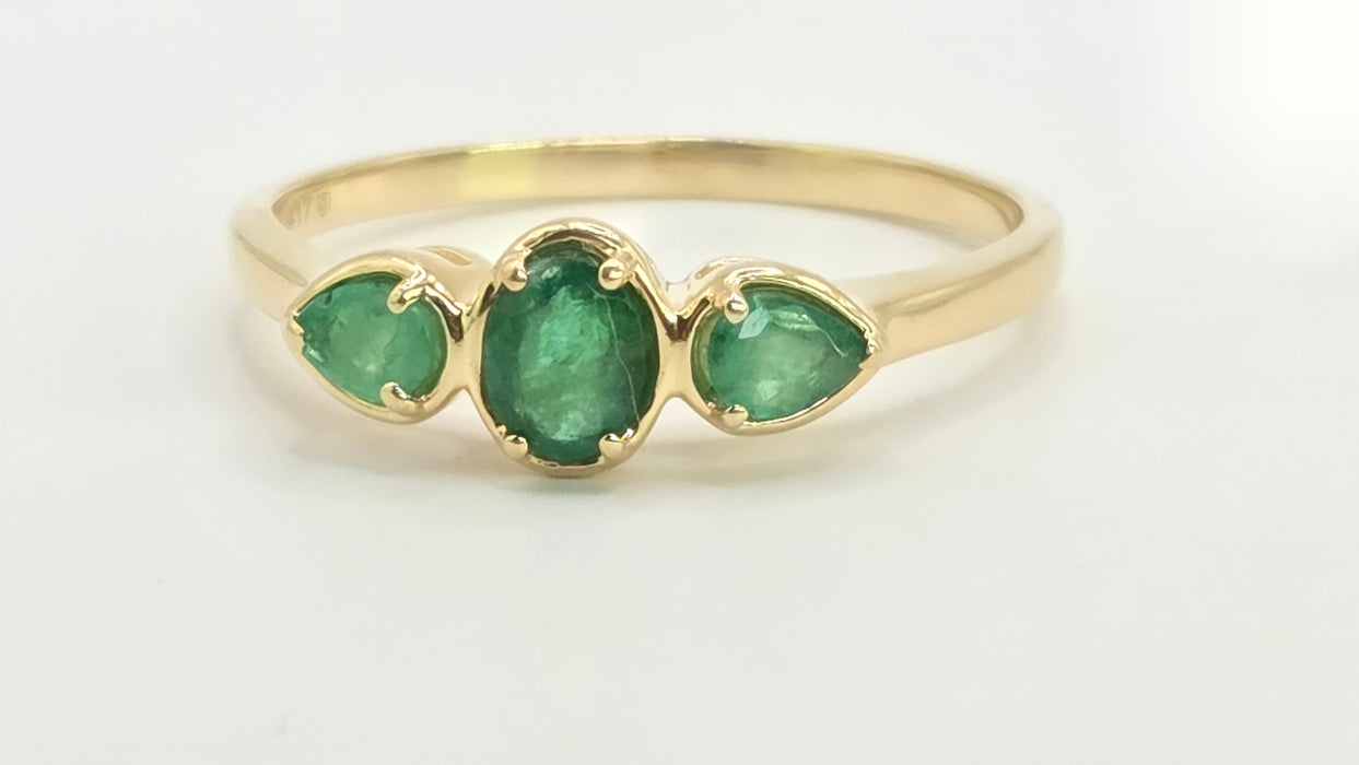 Vintage: 9ct Yellow Gold Emerald Trilogy Ring