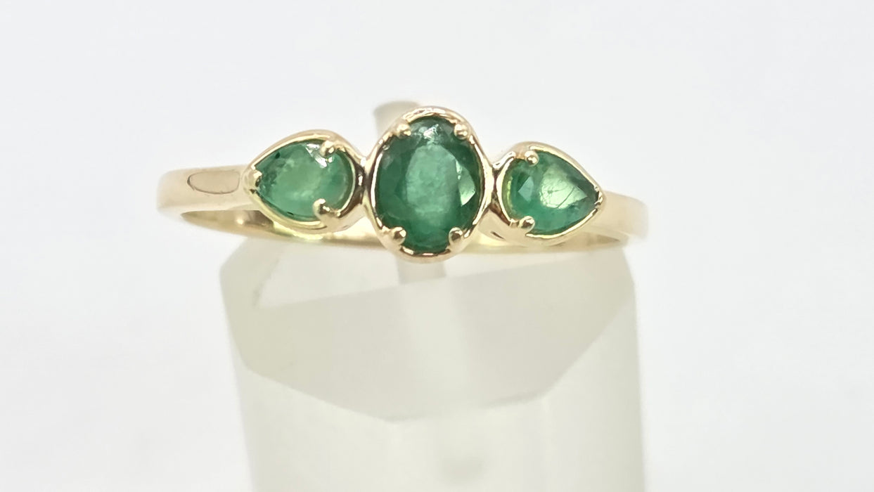Vintage: 9ct Yellow Gold Emerald Trilogy Ring