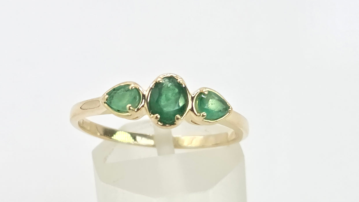 Vintage: 9ct Yellow Gold Emerald Trilogy Ring