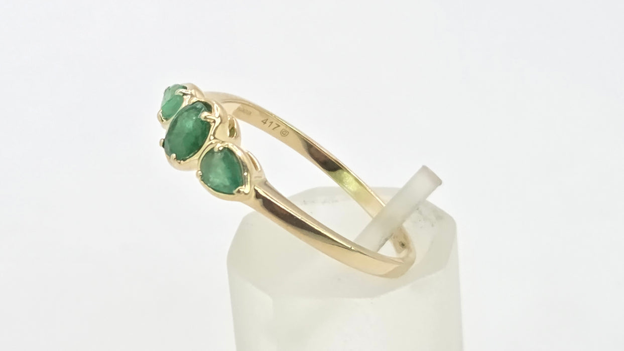 Vintage: 9ct Yellow Gold Emerald Trilogy Ring