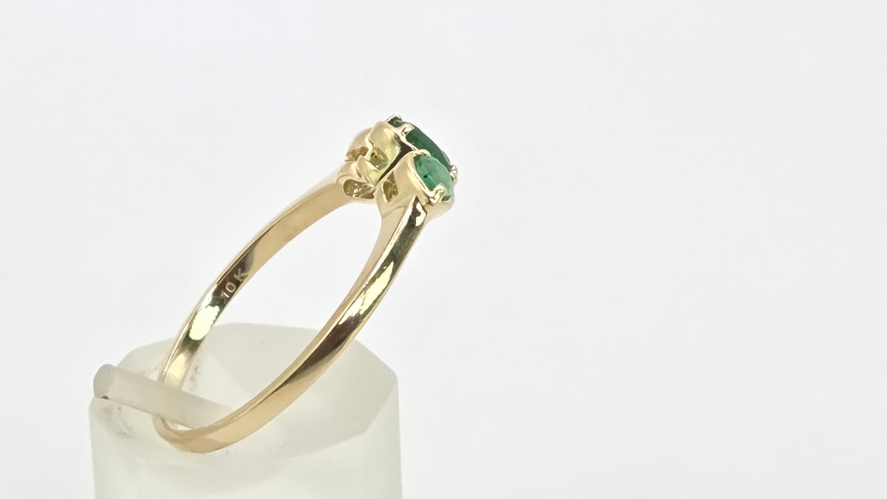 Vintage: 9ct Yellow Gold Emerald Trilogy Ring