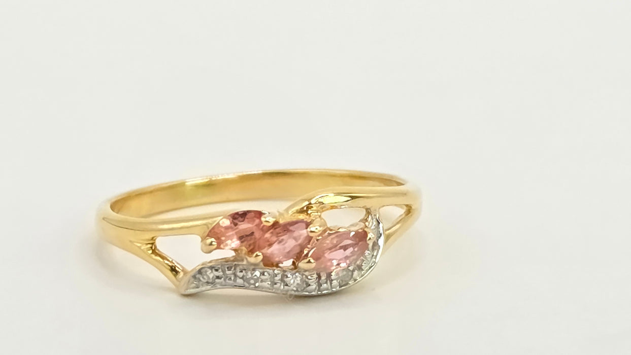 Vintage: 18ct Yellow Gold Padparadscha Sapphire & Diamond Ring