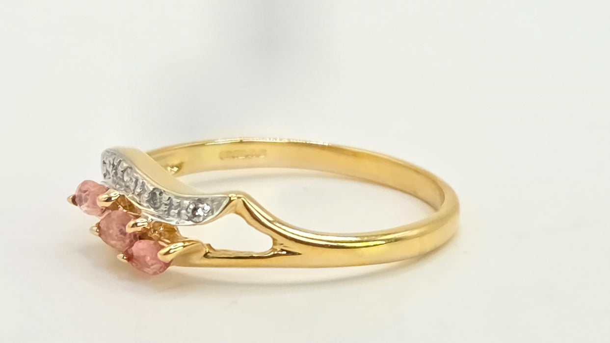 Vintage: 18ct Yellow Gold Padparadscha Sapphire & Diamond Ring