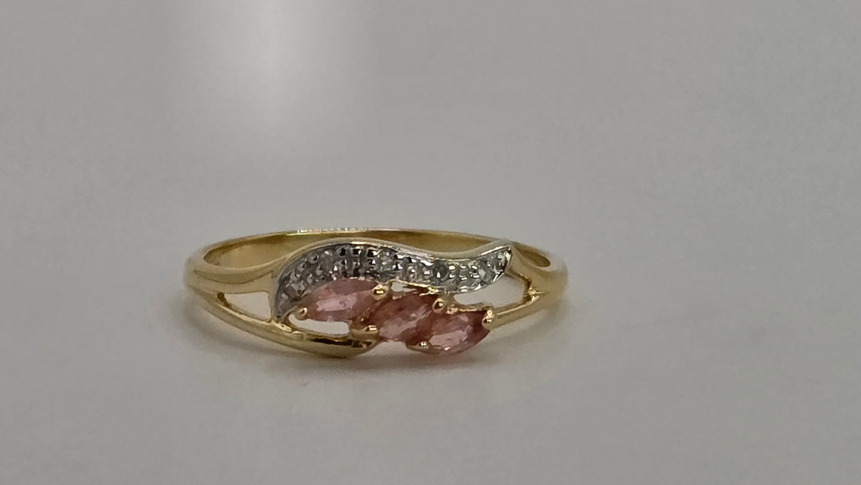 Vintage: 18ct Yellow Gold Padparadscha Sapphire & Diamond Ring
