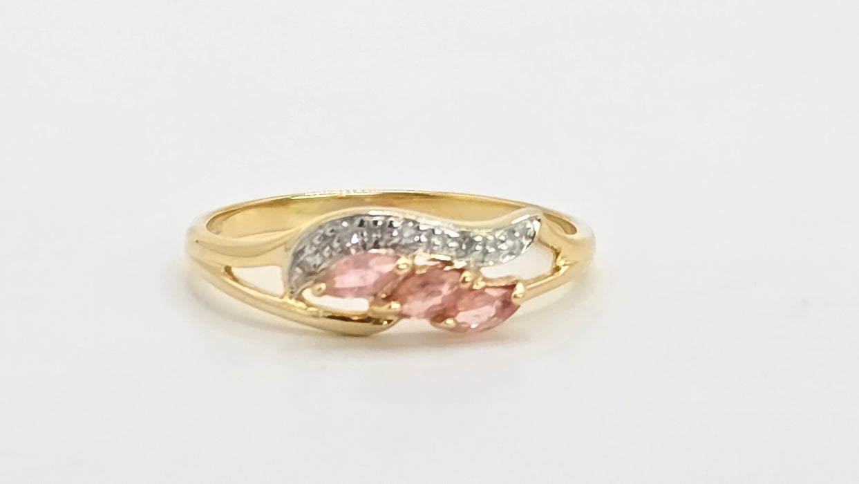 Vintage: 18ct Yellow Gold Padparadscha Sapphire & Diamond Ring