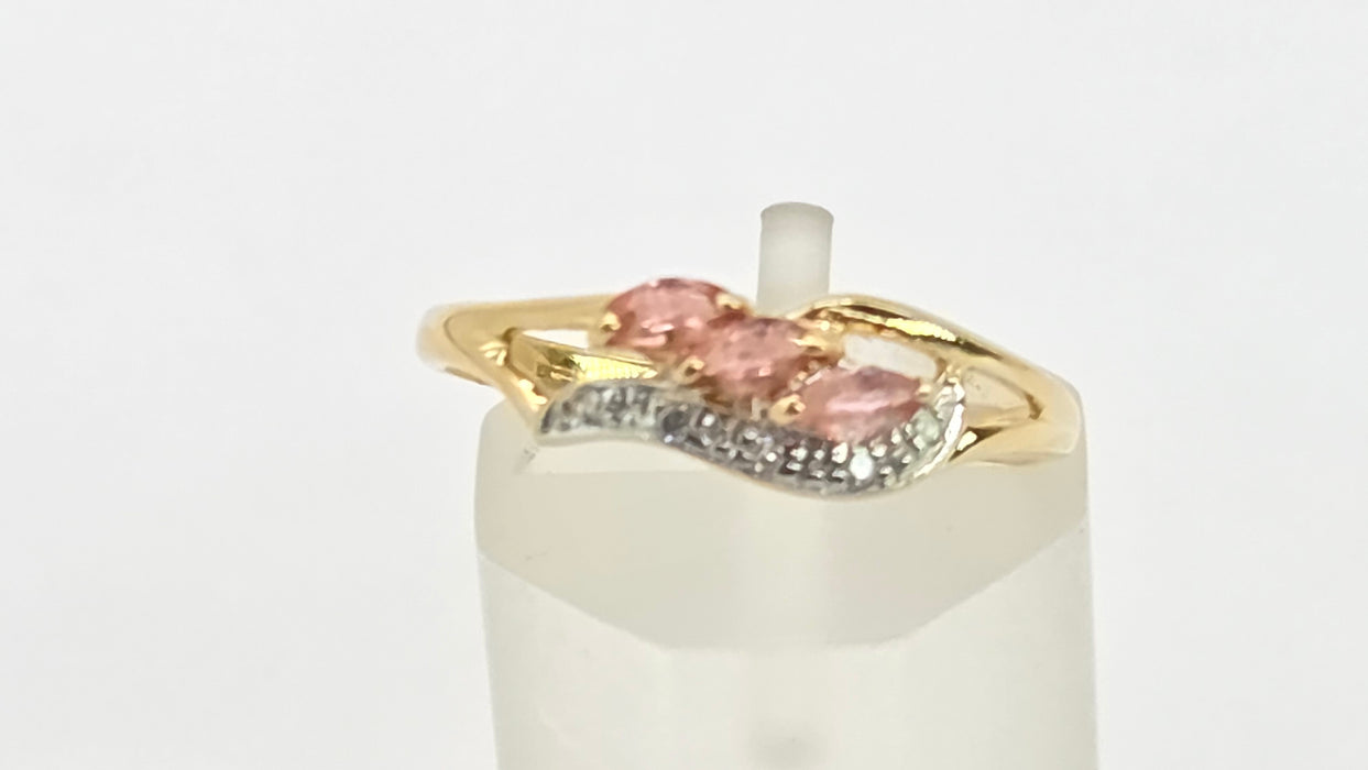 Vintage: 18ct Yellow Gold Padparadscha Sapphire & Diamond Ring