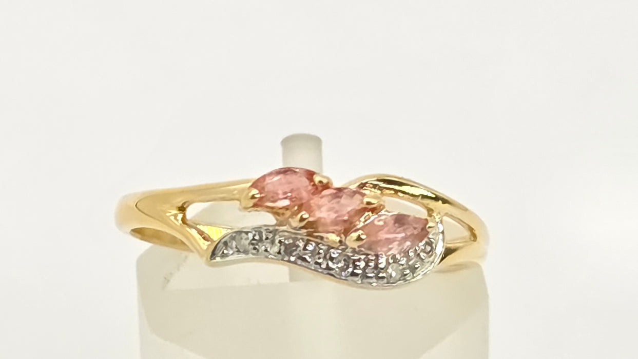Vintage: 18ct Yellow Gold Padparadscha Sapphire & Diamond Ring