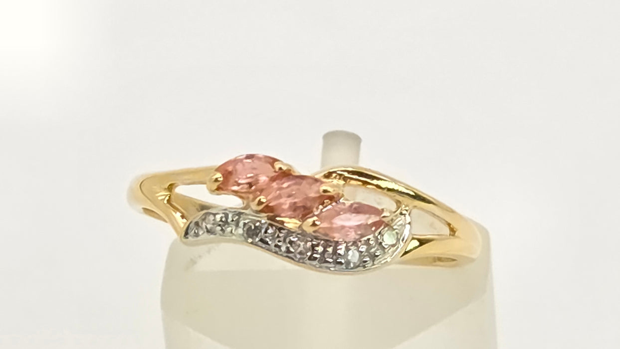 Vintage: 18ct Yellow Gold Padparadscha Sapphire & Diamond Ring