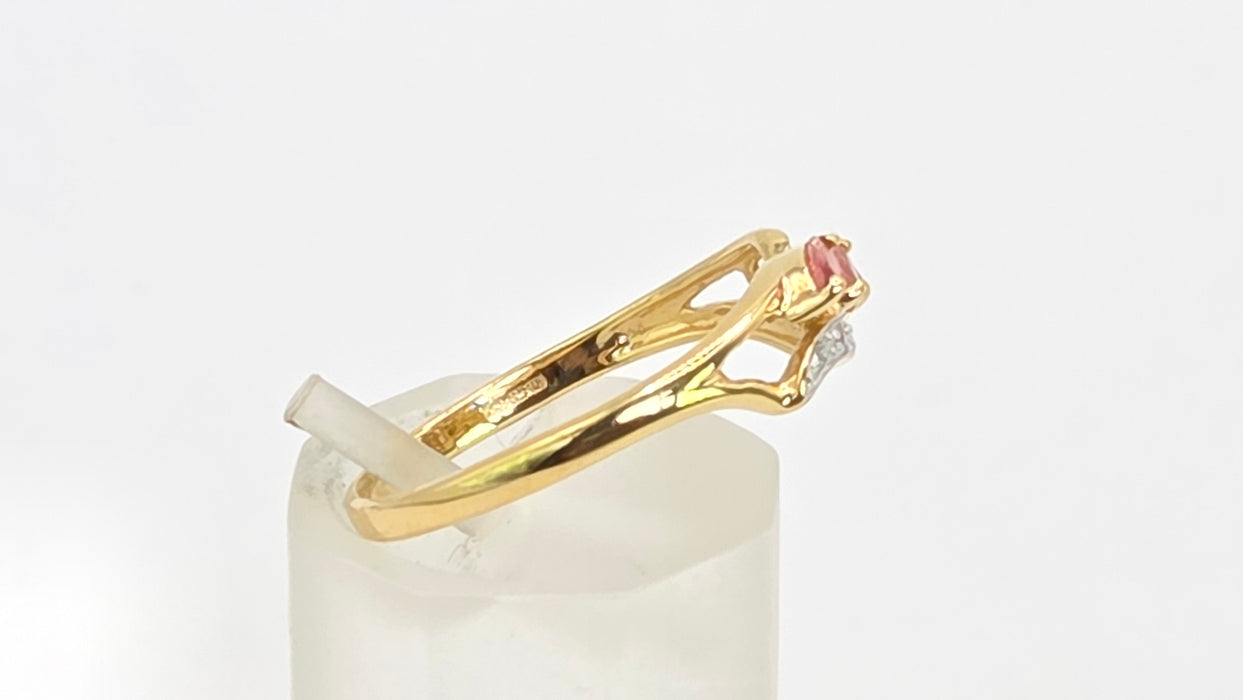 Vintage: 18ct Yellow Gold Padparadscha Sapphire & Diamond Ring