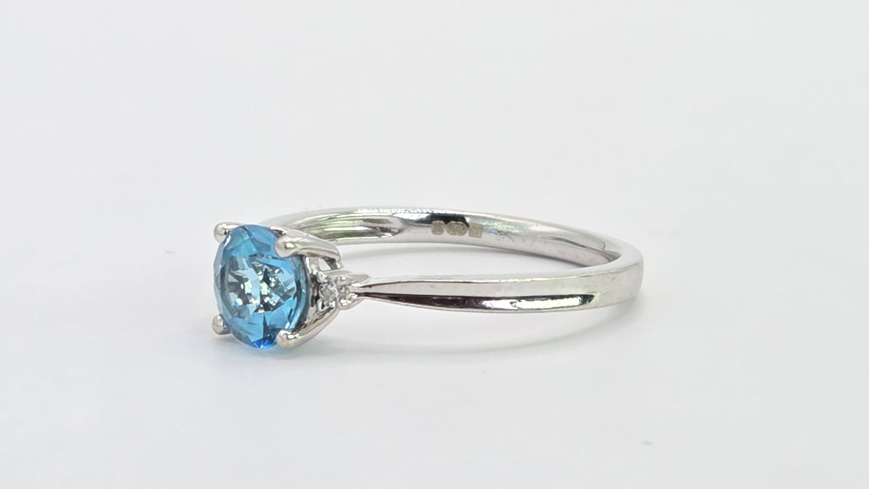 Vintage: 9ct White Gold Swiss Blue Topaz & Diamond Ring