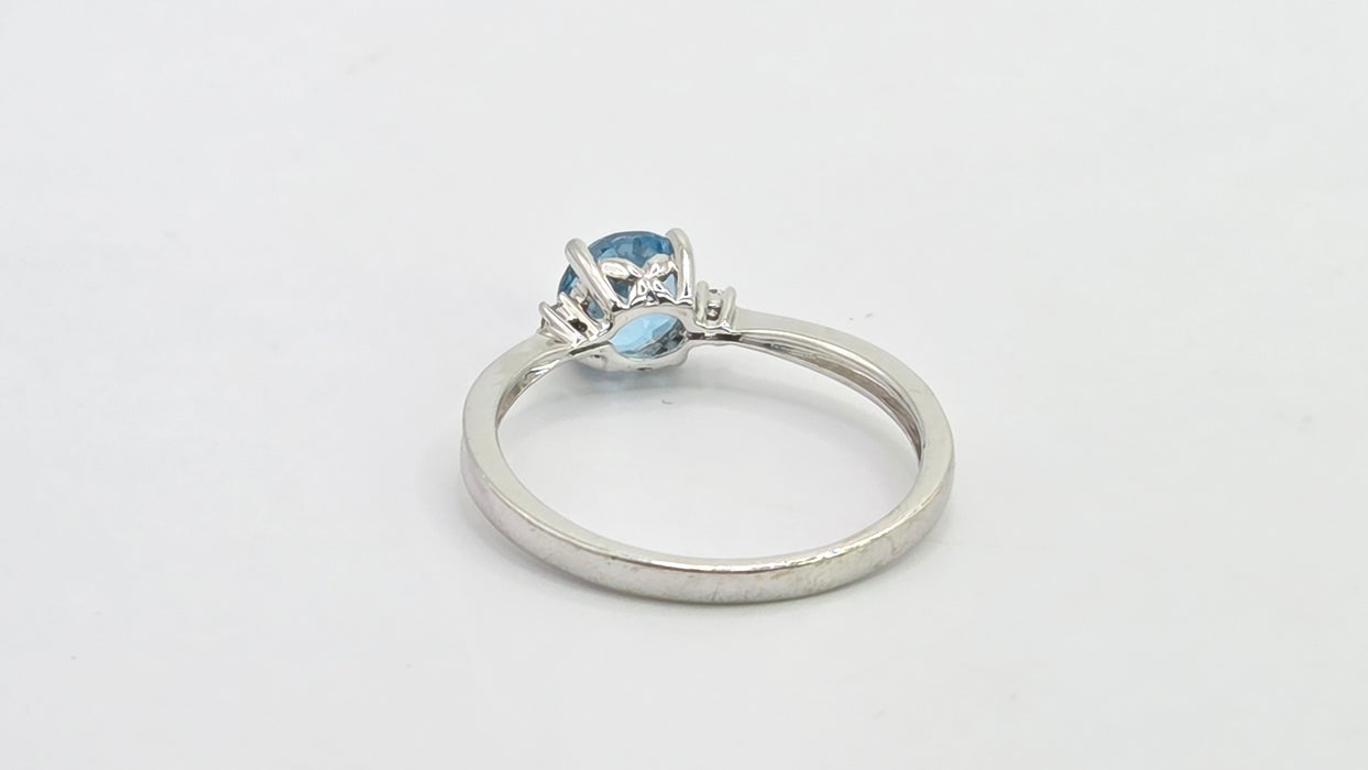 Vintage: 9ct White Gold Swiss Blue Topaz & Diamond Ring
