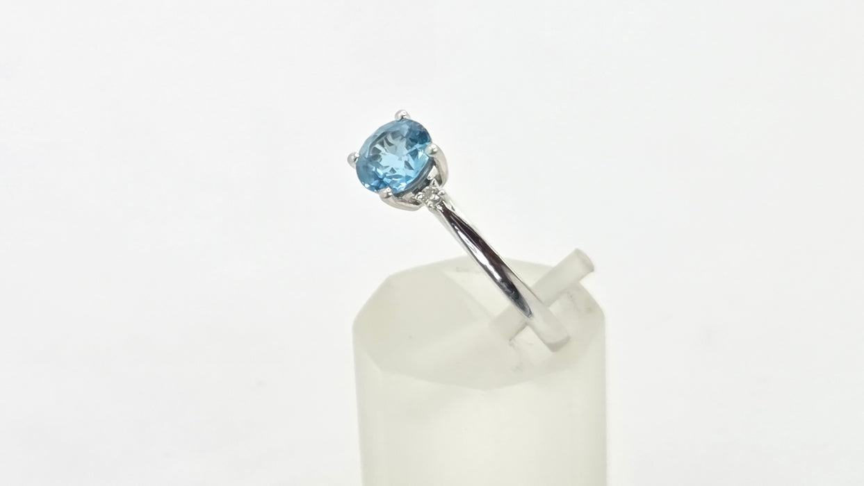 Vintage: 9ct White Gold Swiss Blue Topaz & Diamond Ring
