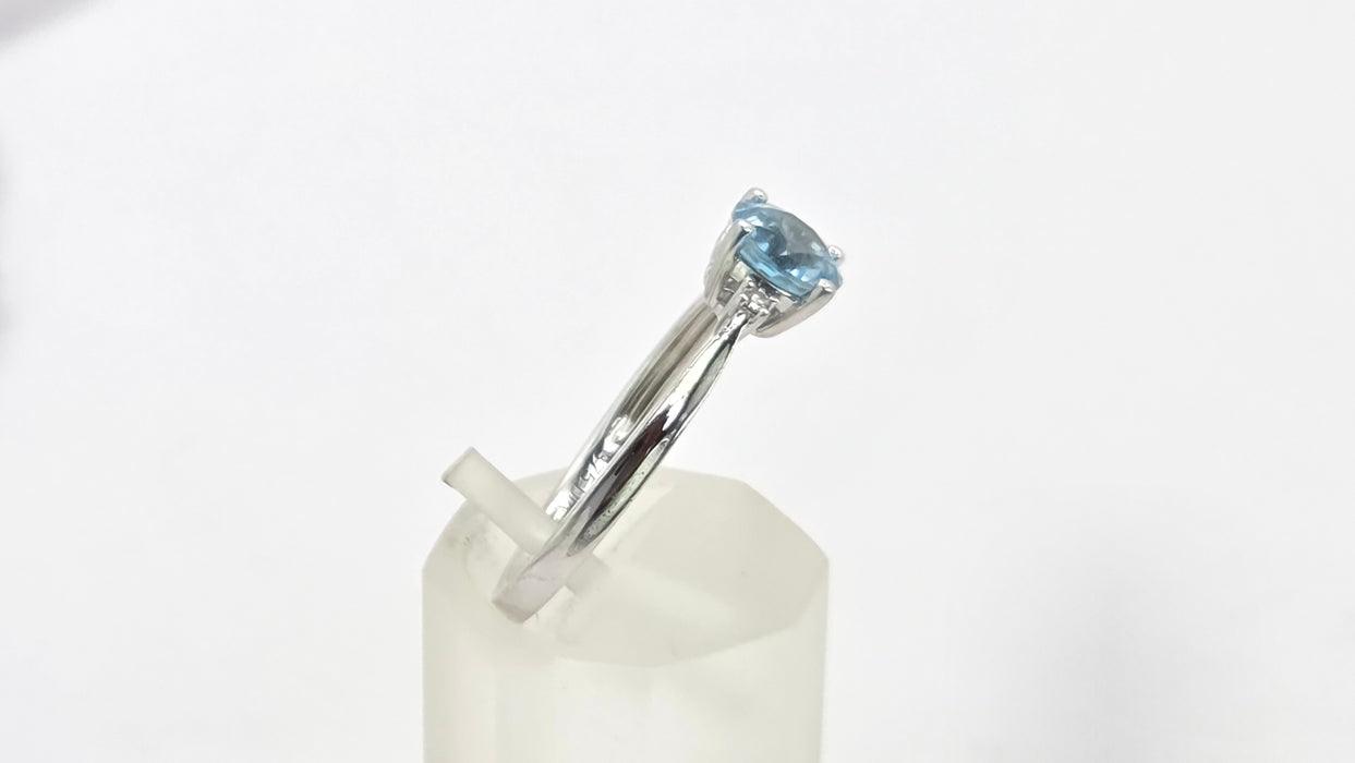 Vintage: 9ct White Gold Swiss Blue Topaz & Diamond Ring