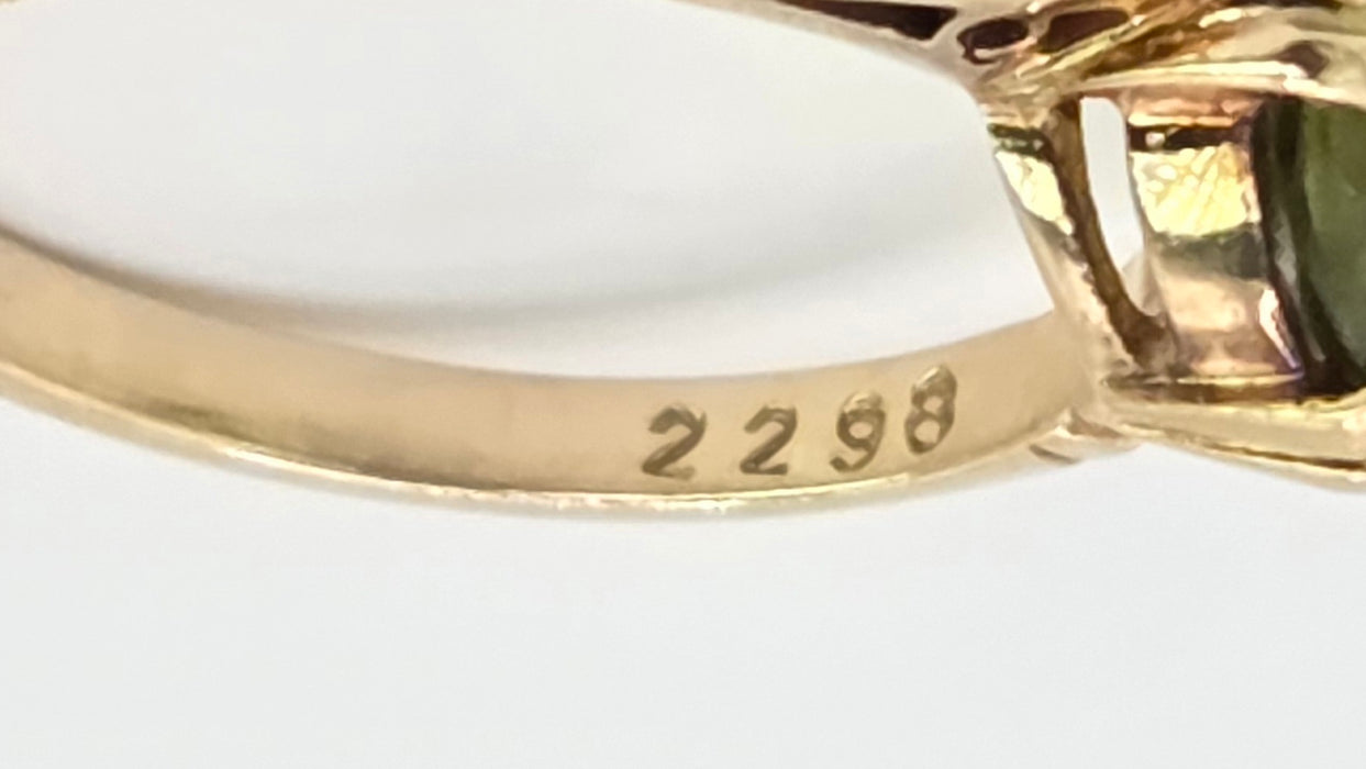 Antique: 9ct Yellow Gold Peridot Solitaire Ring