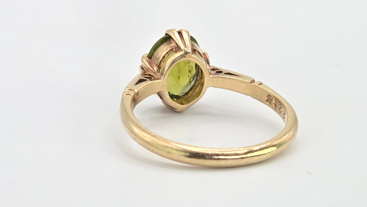 Antique: 9ct Yellow Gold Peridot Solitaire Ring