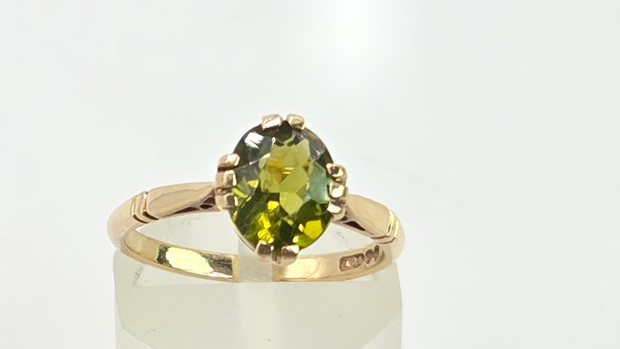 Antique: 9ct Yellow Gold Peridot Solitaire Ring