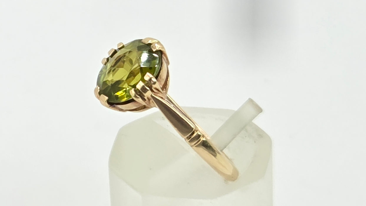 Antique: 9ct Yellow Gold Peridot Solitaire Ring