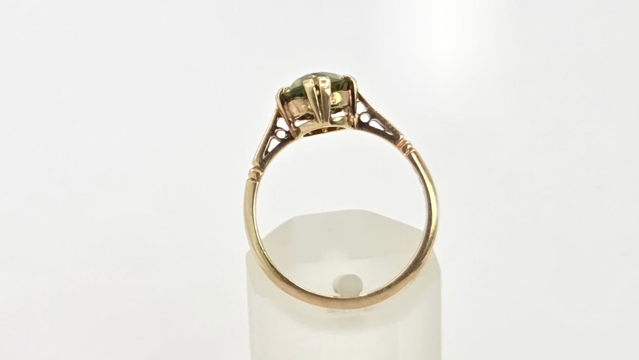 Antique: 9ct Yellow Gold Peridot Solitaire Ring
