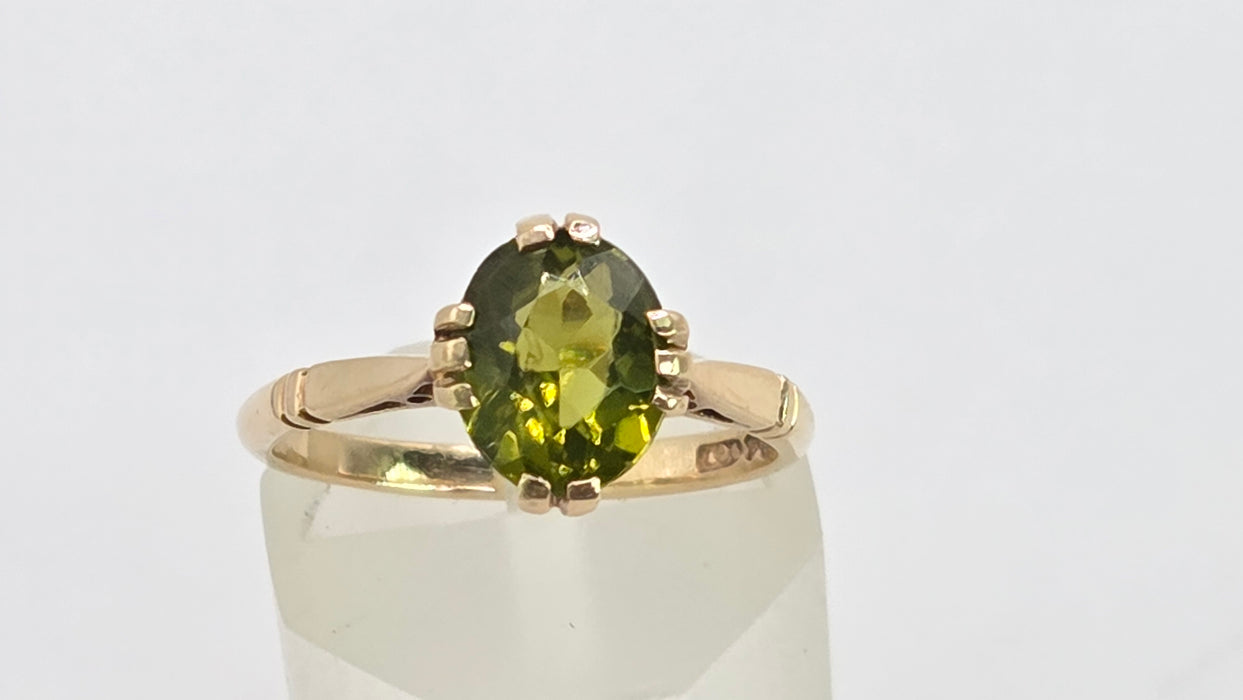 Antique: 9ct Yellow Gold Peridot Solitaire Ring