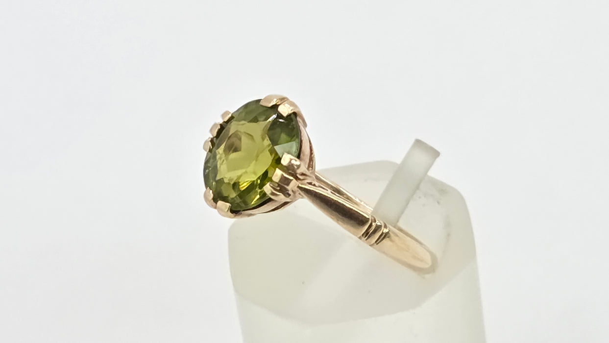 Antique: 9ct Yellow Gold Peridot Solitaire Ring