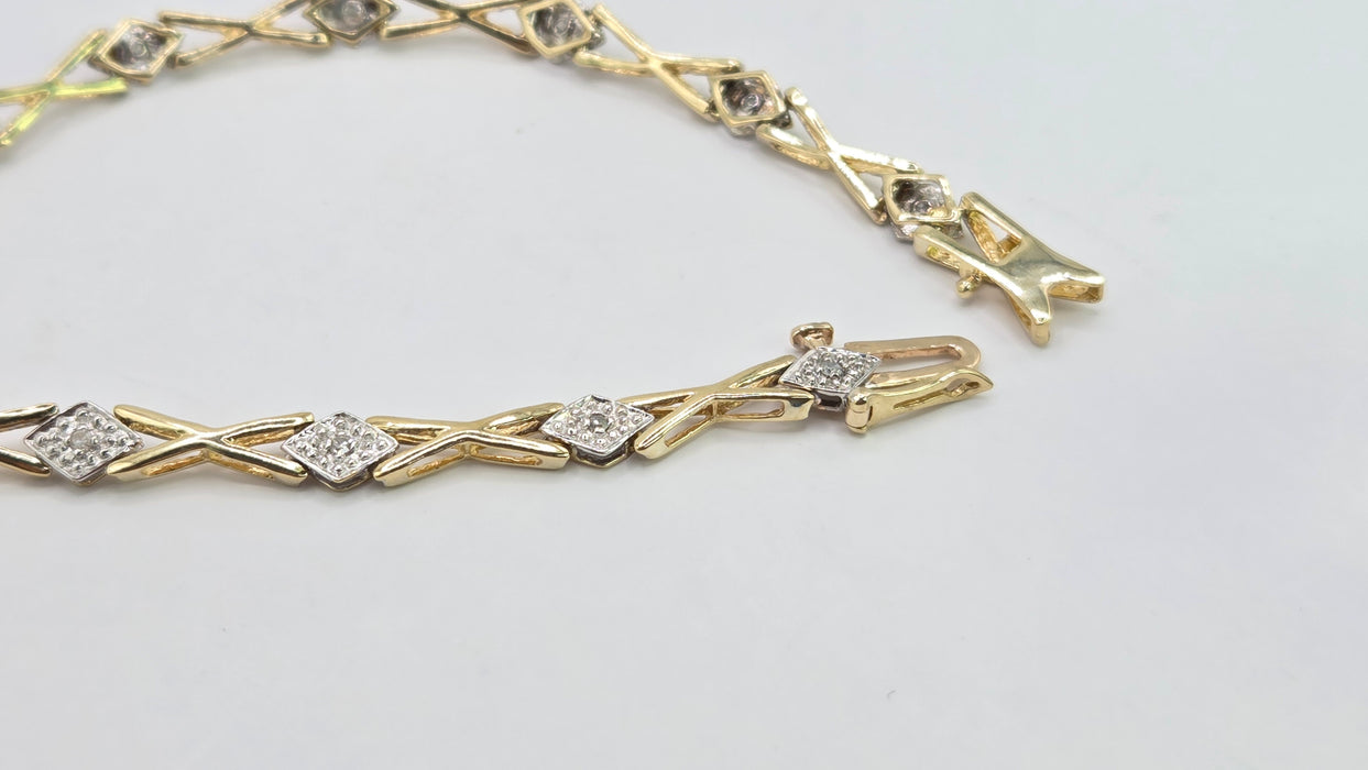 Vintage: 9ct Yellow Gold Diamond XO Link Bracelet