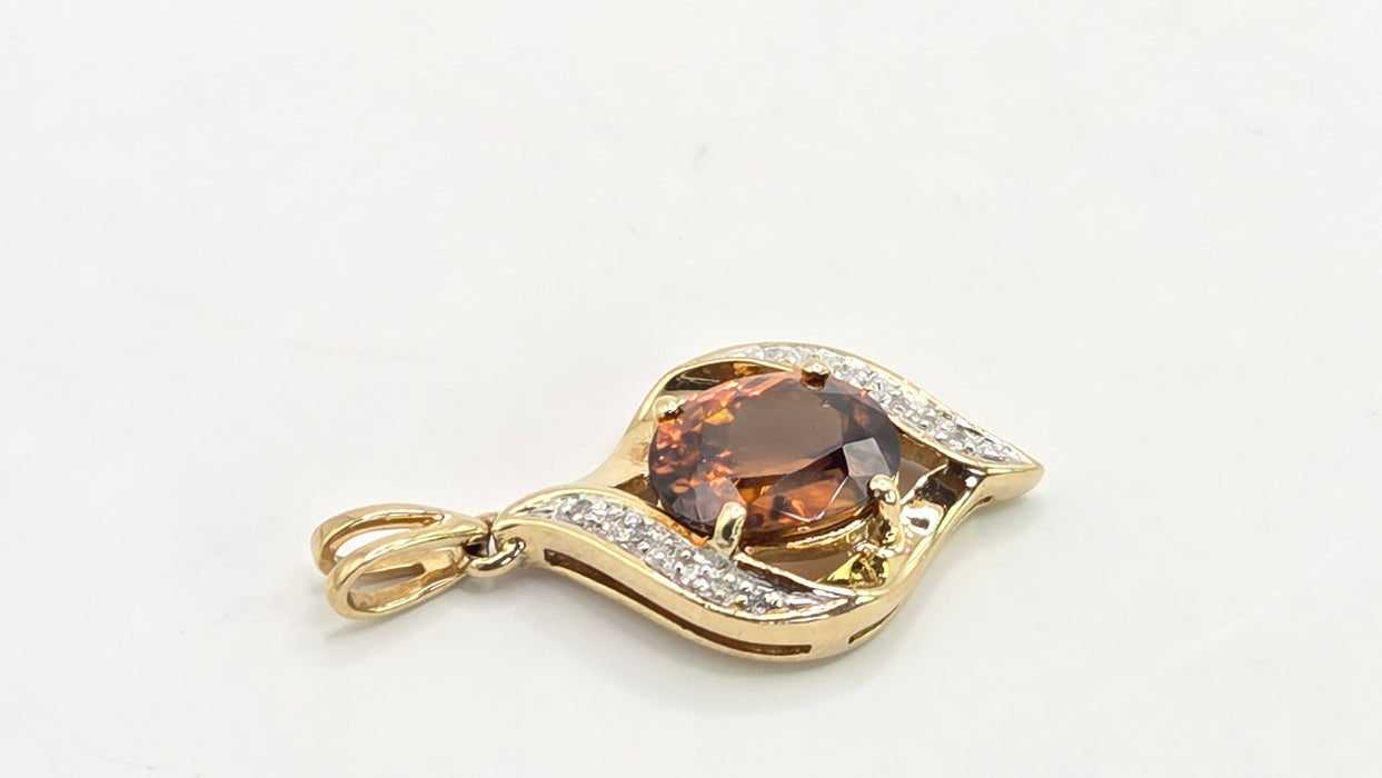 Vintage: 9ct Yellow Gold Golden Cognac Topaz & Diamond Pendant