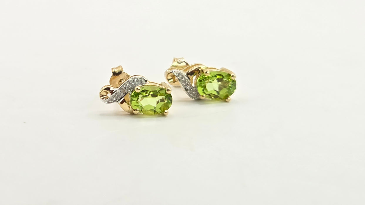 Vintage: 9ct Yellow Gold Peridot & Diamond Stud Earrings