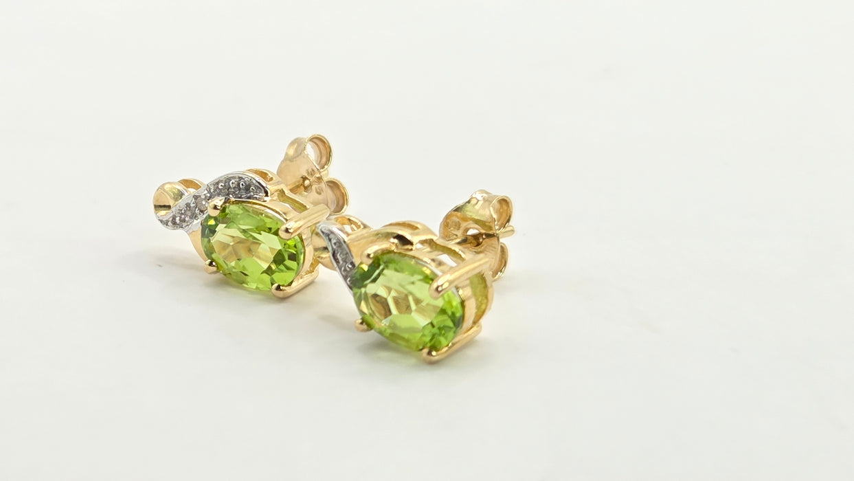 Vintage: 9ct Yellow Gold Peridot & Diamond Stud Earrings