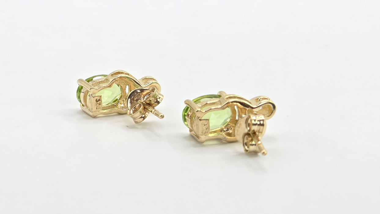 Vintage: 9ct Yellow Gold Peridot & Diamond Stud Earrings