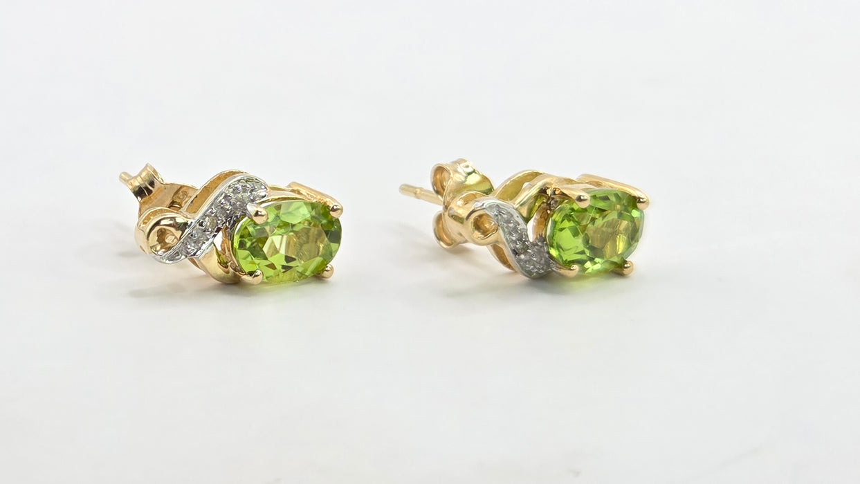 Vintage: 9ct Yellow Gold Peridot & Diamond Stud Earrings
