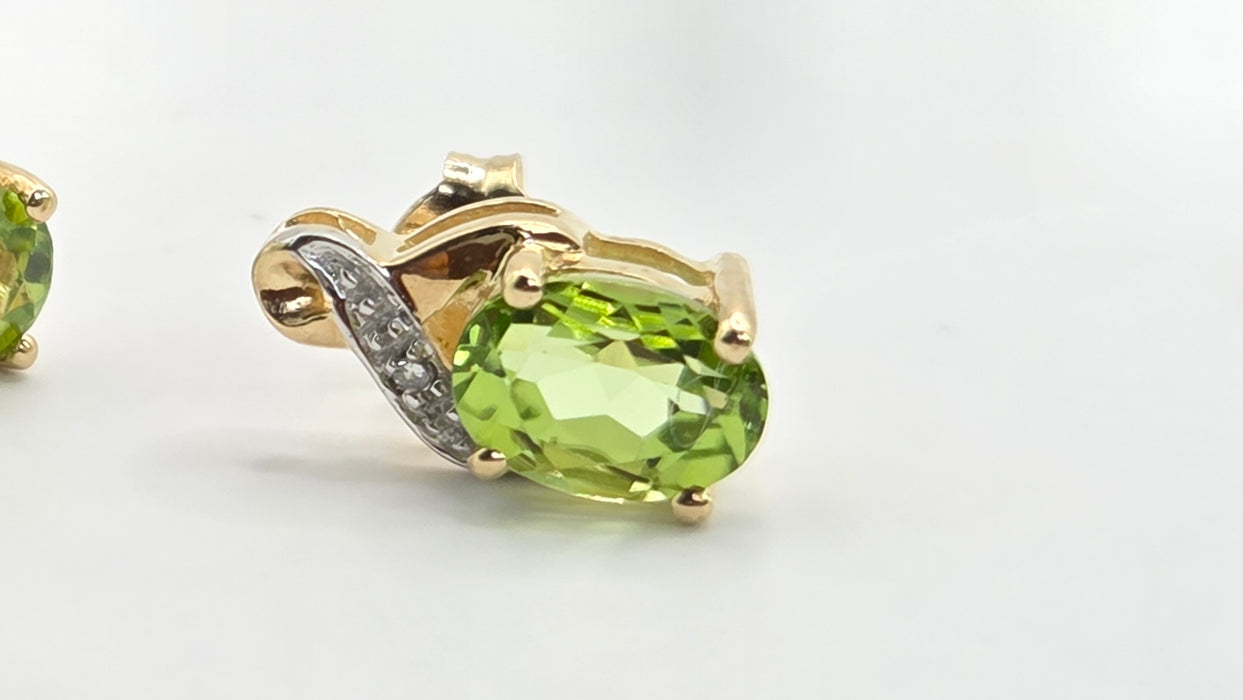 Vintage: 9ct Yellow Gold Peridot & Diamond Stud Earrings