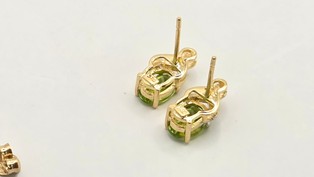 Vintage: 9ct Yellow Gold Peridot & Diamond Stud Earrings