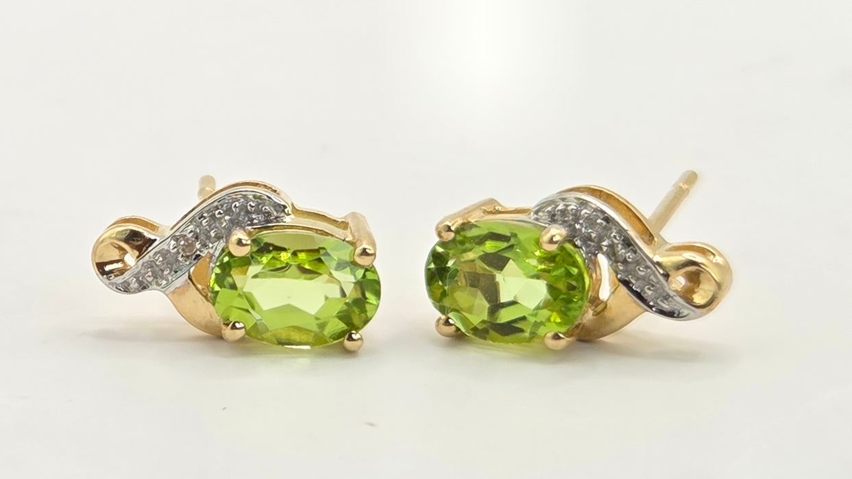 Vintage: 9ct Yellow Gold Peridot & Diamond Stud Earrings